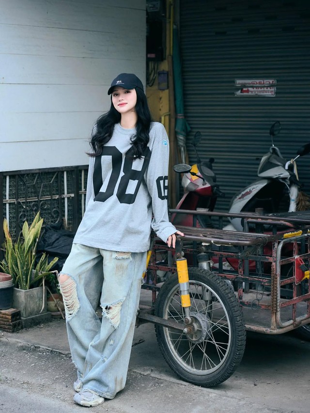 Áo phông họa tiết nhân đôi cá tính cho phong cách đường phố- Ảnh 1.