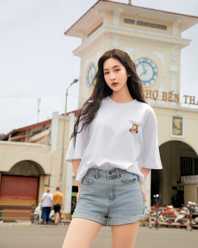 Áo phông họa tiết nhân đôi cá tính cho phong cách đường phố- Ảnh 2.