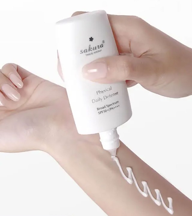 Top 10 kem chống nắng cho da mụn: Ai dùng rồi cũng nguyện chung thủy tới già - Ảnh 10.