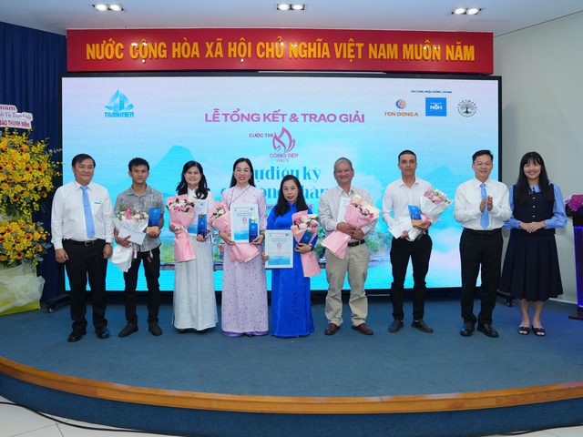 Chàng trai cứu người trong mưa lũ: Nghe bà con kêu cứu, tôi không biết sợ nữa- Ảnh 3. Chàng trai cứu người trong mưa lũ: Nghe bà con kêu cứu, tôi không biết sợ nữa- Ảnh 3.