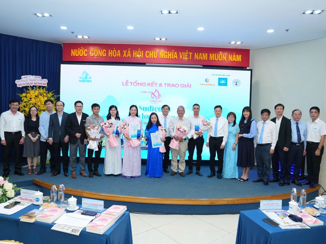 Nhà văn 17 tuổi Cao Việt Quỳnh: Lòng nhân ái như 'phép thuật' có thật- Ảnh 3. Nhà văn 17 tuổi Cao Việt Quỳnh: Lòng nhân ái như 'phép thuật' có thật- Ảnh 3.