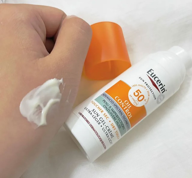 Top 10 kem chống nắng cho da mụn: Ai dùng rồi cũng nguyện chung thủy tới già - Ảnh 9.