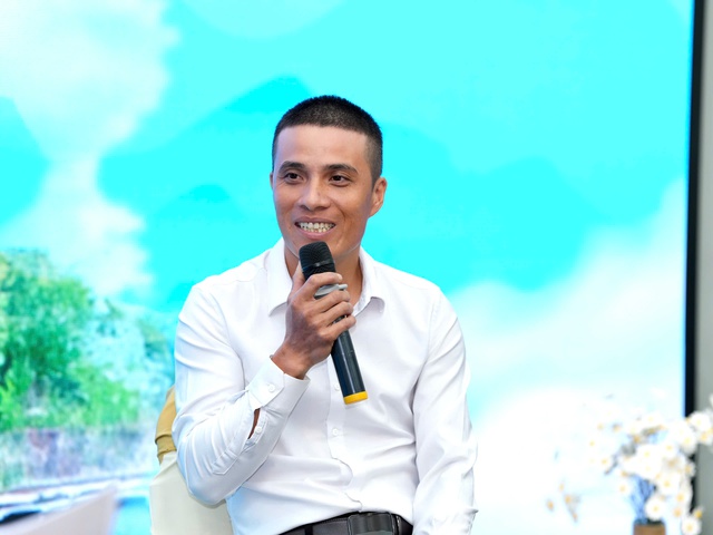 Chàng trai cứu người trong mưa lũ: Nghe bà con kêu cứu, tôi không biết sợ nữa- Ảnh 1. Chàng trai cứu người trong mưa lũ: Nghe bà con kêu cứu, tôi không biết sợ nữa- Ảnh 1.