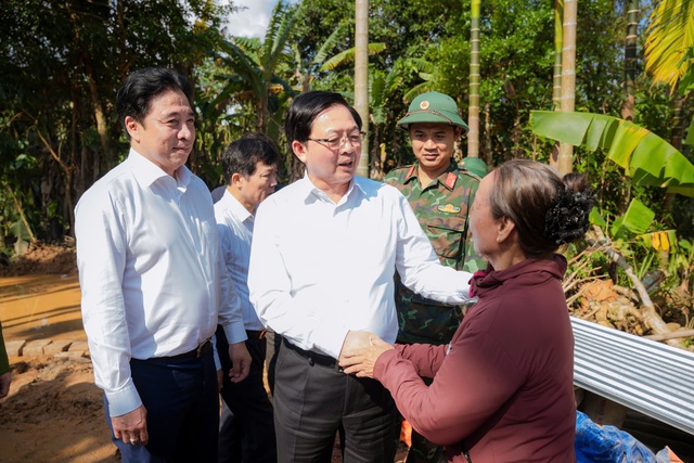 Phó thủ tướng Hồ Quốc Dũng chúc mừng giáng sinh đồng bào công giáo tại Huế - Ảnh 2.