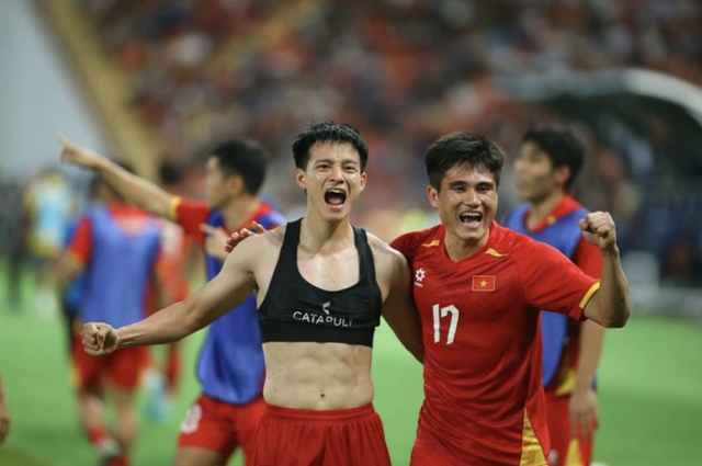 'Người h&ugrave;ng' Thanh Nh&agrave;n của U.23 Việt Nam: Ng&atilde; ở đ&acirc;u, đứng l&ecirc;n ở đấy!- Ảnh 2.