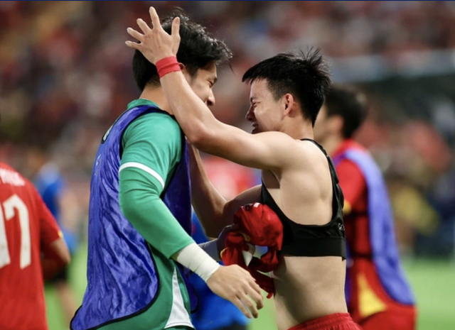 'Người h&ugrave;ng' Thanh Nh&agrave;n của U.23 Việt Nam: Ng&atilde; ở đ&acirc;u, đứng l&ecirc;n ở đấy!- Ảnh 3.