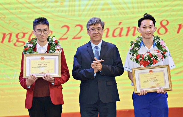 Thanh Ni&ecirc;n v&agrave; t&ocirc;i: 17 giờ 52 ph&uacute;t - Ảnh 1.