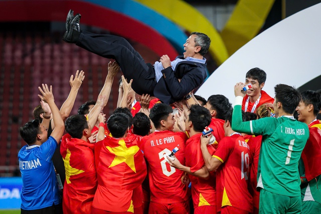 Đ&aacute;nh bại U.23 Th&aacute;i Lan ngay tại Bangkok, U.22 Việt Nam 'đ&ograve;i nợ' ngọt ng&agrave;o sau 22 năm- Ảnh 1.