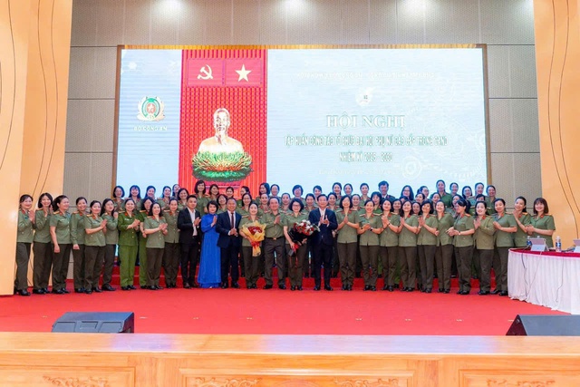 Đại t&aacute; c&ocirc;ng an viết s&aacute;ch 'B&igrave;nh d&acirc;n học vụ AI'- Ảnh 2.