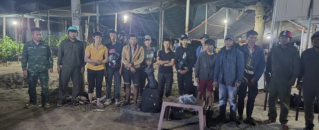 Biên giới Tây Ninh: 'Khóa' đường mòn, lối mở chặn người xuất nhập cảnh trái phép- Ảnh 2. Biên giới Tây Ninh: 'Khóa' đường mòn, lối mở chặn người xuất nhập cảnh trái phép- Ảnh 2.