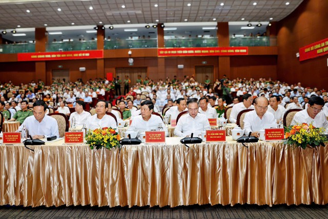 Bộ trưởng Công an khen Công an TP.HCM kéo giảm sâu tội phạm trật tự xã hội- Ảnh 5. Bộ trưởng Công an khen Công an TP.HCM kéo giảm sâu tội phạm trật tự xã hội- Ảnh 5.