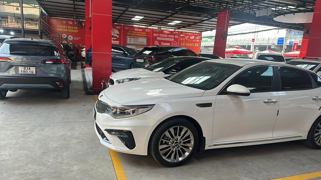 Mua ô tô cũ: Khách hàng sẵn sàng mua giá cao, miễn sao uy tín - Ảnh 1.