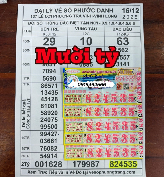 Khách trúng 10 tỉ xổ số miền Nam, cùng vợ con đến ngân hàng gửi tiết kiệm- Ảnh 1. Khách trúng 10 tỉ xổ số miền Nam, cùng vợ con đến ngân hàng gửi tiết kiệm- Ảnh 1.