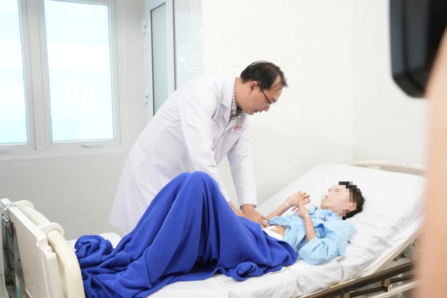 Nữ bệnh nhân 19 tuổi ở TP.HCM suýt mất mạng vì tự ý bỏ thuốc điều trị- Ảnh 1. Nữ bệnh nhân 19 tuổi ở TP.HCM suýt mất mạng vì tự ý bỏ thuốc điều trị- Ảnh 1.