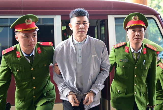 Cựu Chủ tịch Tập đoàn Thuận An rút 1 phần kháng cáo, 'không bị ai ép buộc'- Ảnh 1. Cựu Chủ tịch Tập đoàn Thuận An rút 1 phần kháng cáo, 'không bị ai ép buộc'- Ảnh 1.