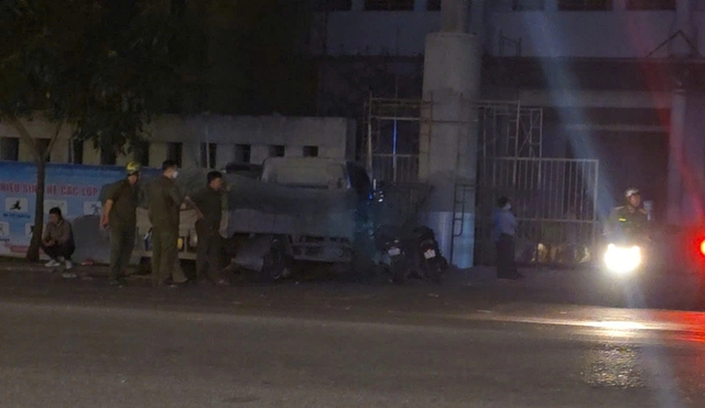 TP.HCM: Sập giàn giáo, nam công nhân tử vong ở nhà tập luyện Phú Thọ- Ảnh 1. TP.HCM: Sập giàn giáo, nam công nhân tử vong ở nhà tập luyện Phú Thọ- Ảnh 1.