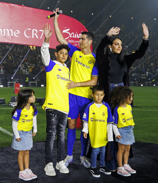 Chuyện tình 'vượt xa khía cạnh thể xác' của Ronaldo và người mẫu bốc lửa - Ảnh 3.