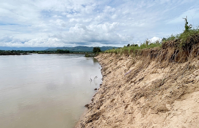 Thấp thỏm b&ecirc;n bờ s&ocirc;ng Ba - Ảnh 1.