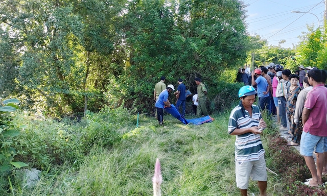 Phát hiện thi thể người đàn ông dưới kênh ở Cà Mau - Ảnh 1.