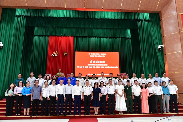 Thắt chặt t&igrave;nh qu&acirc;n d&acirc;n trong hoạt động kết nghĩa của V&ugrave;ng 2 Hải qu&acirc;n- Ảnh 4.