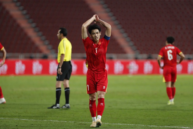 Đ&igrave;nh Bắc v&agrave; Trung Ki&ecirc;n lọt tốp 5 Quả b&oacute;ng v&agrave;ng Việt Nam 2025, cạnh tranh với Ho&agrave;ng Đức- Ảnh 2.