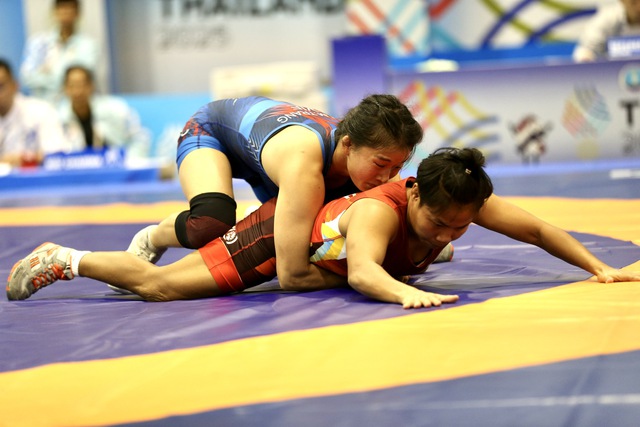 3 chị em ruột b&ugrave;ng nổ, đoạt 3 HCV m&ocirc;n vật: D&agrave;nh tặng bố đang bị bệnh hiểm ngh&egrave;o- Ảnh 2.