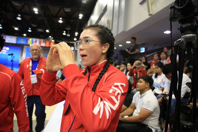 3 chị em ruột b&ugrave;ng nổ, đoạt 3 HCV m&ocirc;n vật: D&agrave;nh tặng bố đang bị bệnh hiểm ngh&egrave;o- Ảnh 6.