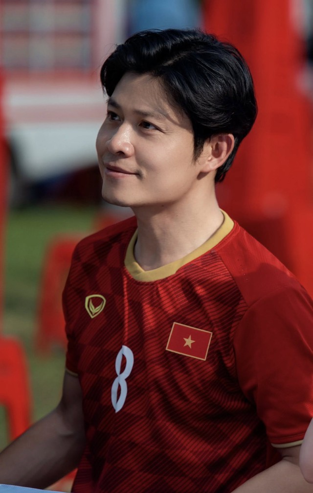 Lại Văn Sâm, Nguyễn Văn Chung mừng U.22 Việt Nam vô địch SEA Game 33- Ảnh 3.
Nguyễn Văn Chung dành lời khen cho màn lội ngược dòng của đội tuyển U.22 Việt Nam