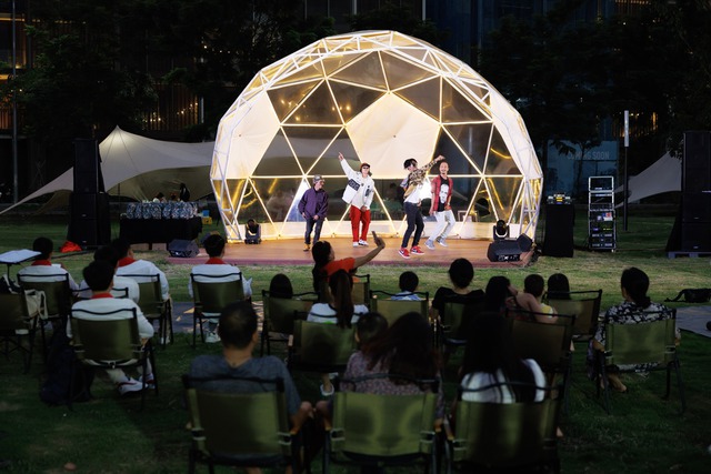 Lễ hội Gi&aacute;ng sinh miễn ph&iacute; tại Dinh Độc Lập  - Ảnh 1.