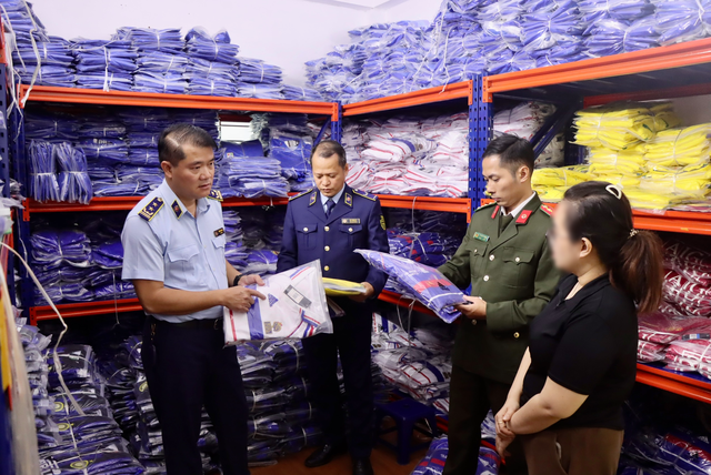 Quy định mới 'quét sạch' hàng giả trên sóng livestream, sàn thương mại điện tử - Ảnh 1.