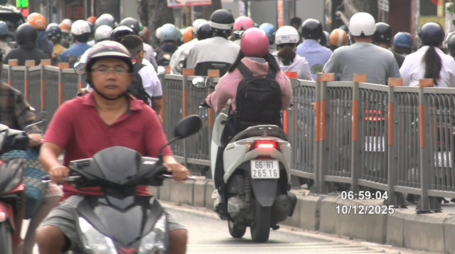 4 phút, 68 xe máy đi ngược chiều lọt vào camera phạt nguội của CSGT TP.HCM- Ảnh 1. 4 phút, 68 xe máy đi ngược chiều lọt vào camera phạt nguội của CSGT TP.HCM- Ảnh 1.