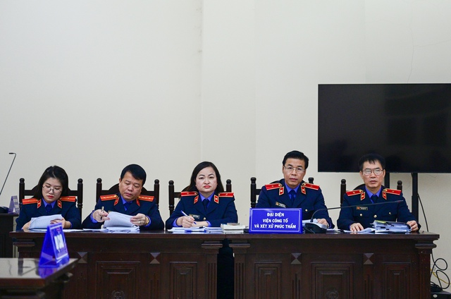 Cựu Chủ tịch Tập đoàn Thuận An rút 1 phần kháng cáo, 'không bị ai ép buộc'- Ảnh 4. Cựu Chủ tịch Tập đoàn Thuận An rút 1 phần kháng cáo, 'không bị ai ép buộc'- Ảnh 4.