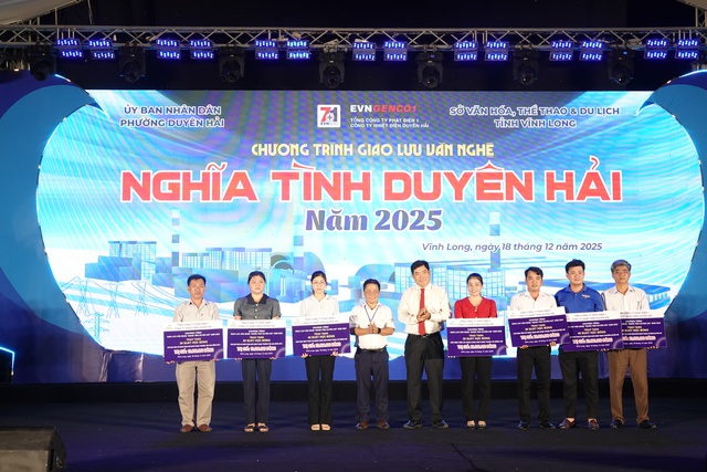 Vĩnh Long: Trao 1,54 tỉ đồng an sinh xã hội trong chương trình "Nghĩa tình Duyên Hải" - Ảnh 2.