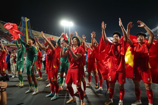 Đ&igrave;nh Bắc h&oacute;a 'ch&uacute; bộ đội', sau chiến thắng tuyệt đối điện ảnh của U.22 Việt Nam- Ảnh 4.