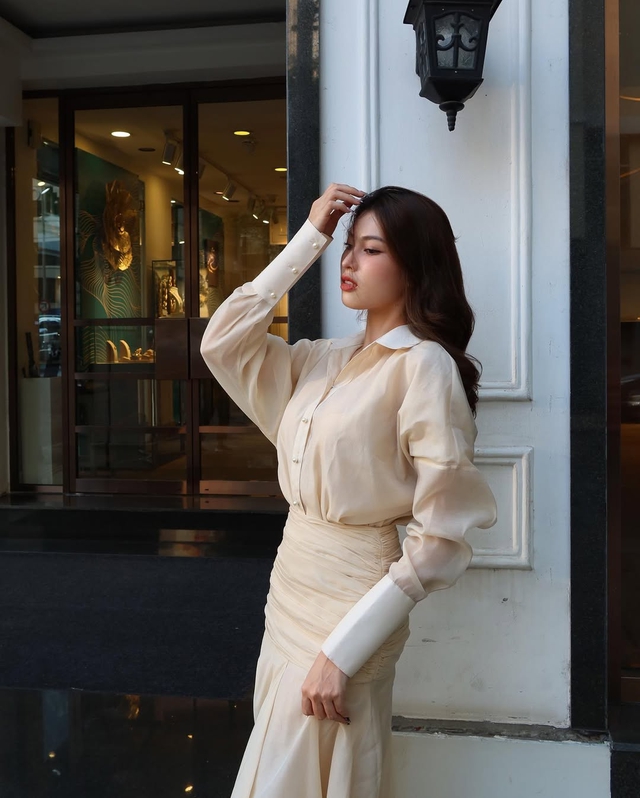 Bản phối với áo sơ mi tay phồng đầy phá cách, nâng tầm nhan sắc- Ảnh 4. Bản phối với áo sơ mi tay phồng đầy phá cách, nâng tầm nhan sắc- Ảnh 4.