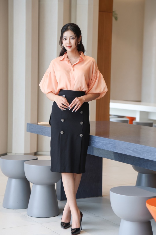 Bản phối với áo sơ mi tay phồng đầy phá cách, nâng tầm nhan sắc- Ảnh 6. Bản phối với áo sơ mi tay phồng đầy phá cách, nâng tầm nhan sắc- Ảnh 6.