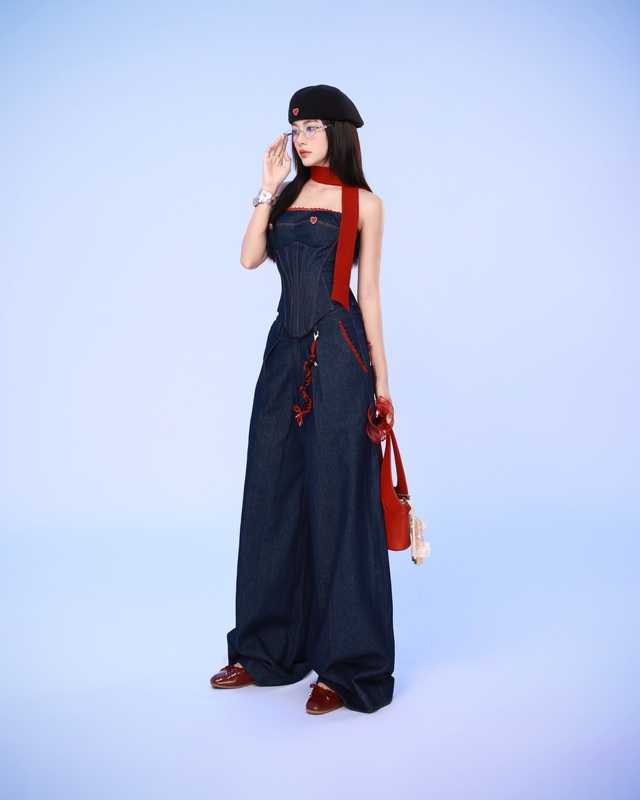 Áo corset denim: Khi nét bụi bặm hòa quyện cùng vẻ gợi cảm- Ảnh 6.