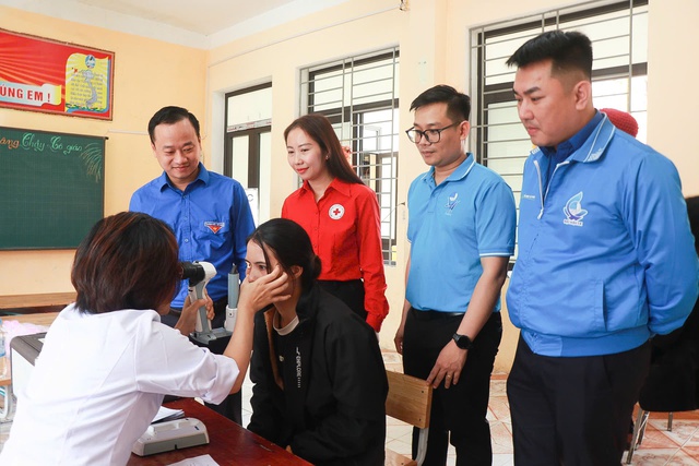 T&igrave;nh nguyện m&ugrave;a đ&ocirc;ng - Xu&acirc;n y&ecirc;u thương về với v&ugrave;ng cao Kim Ng&acirc;n- Ảnh 3.