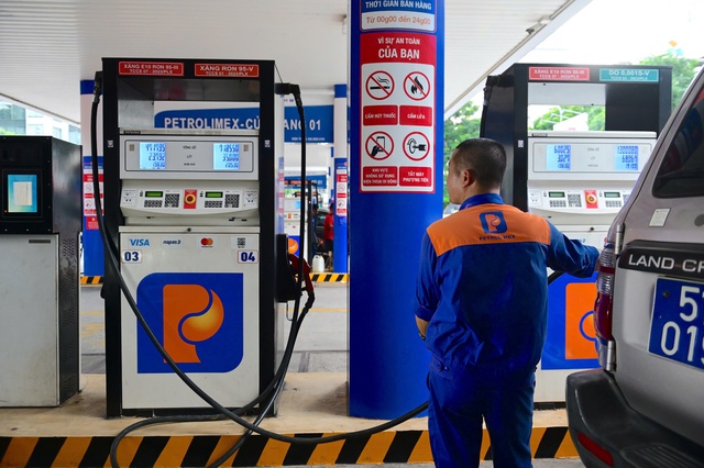 Giá xăng dầu hôm nay 19.12.2025: Lao dốc về dưới mốc 20.000 đồng/lít- Ảnh 1.