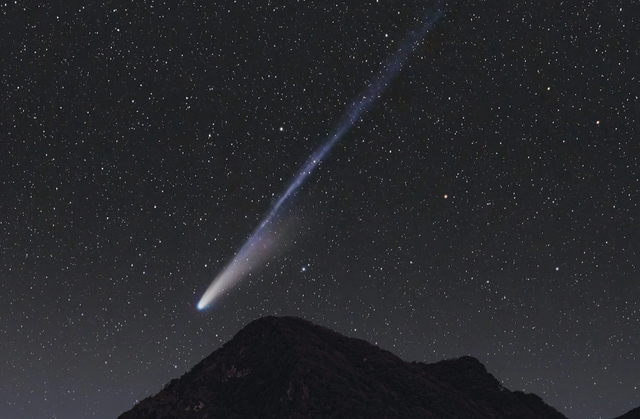 H&ocirc;m nay sao chổi cổ xưa bị đồn 'phi thuyền ngo&agrave;i h&agrave;nh tinh' gần tr&aacute;i đất nhất - Ảnh 2.