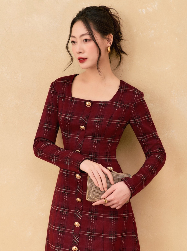 Lên đồ đón Giáng sinh ‘chuẩn không cần chỉnh’ với sắc đỏ - Ảnh 1.