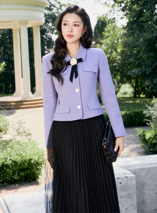 Chân váy xếp ly phối áo nào cũng đẹp- Ảnh 1.