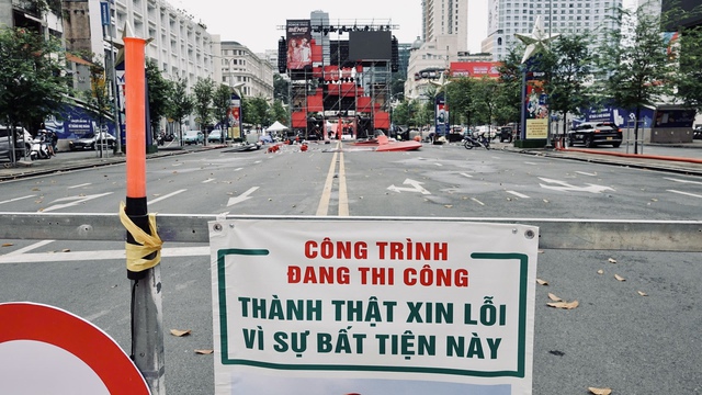 CSGT TP.HCM điều chỉnh giao th&ocirc;ng đường L&ecirc; Lợi 3 ng&agrave;y phục vụ kh&aacute;m bệnh miễn ph&iacute; - Ảnh 1.