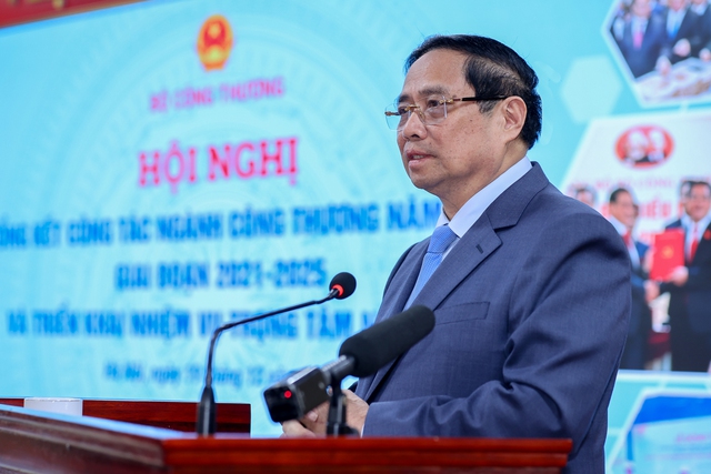 Thủ tướng Phạm Minh Ch&iacute;nh: "Bộ C&ocirc;ng thương phải ti&ecirc;n phong tuy&ecirc;n chiến với h&agrave;ng giả"- Ảnh 1.