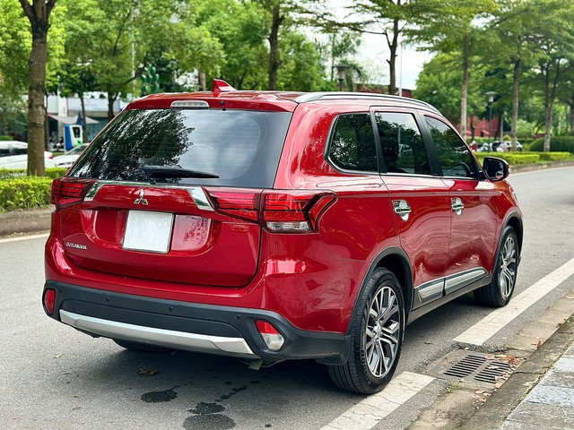Xe 7 chỗ Mitsubishi Outlander đời 2019 gi&aacute; tầm 500 triệu đồng, c&oacute; n&ecirc;n mua?- Ảnh 4.