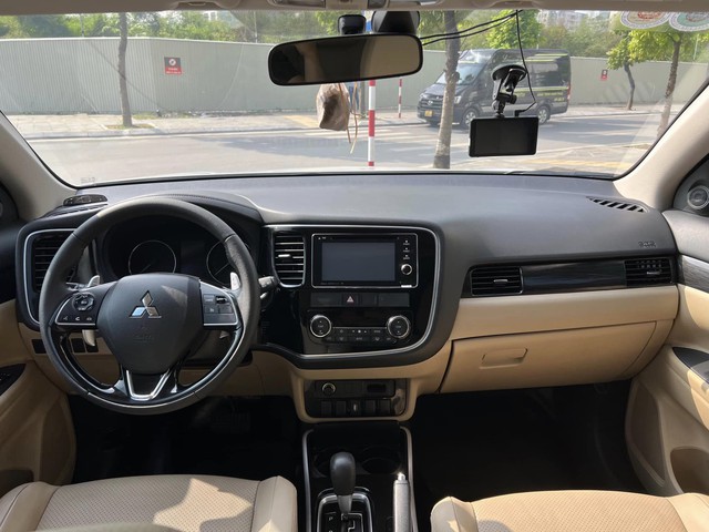 Xe 7 chỗ Mitsubishi Outlander đời 2019 gi&aacute; tầm 500 triệu đồng, c&oacute; n&ecirc;n mua?- Ảnh 3.