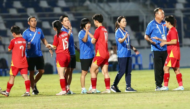 Ai đủ tâm và tầm thay HLV Mai Đức Chung để ngồi ghế nóng đội tuyển nữ Việt Nam?- Ảnh 4. Ai đủ tâm và tầm thay HLV Mai Đức Chung để ngồi ghế nóng đội tuyển nữ Việt Nam?- Ảnh 4.