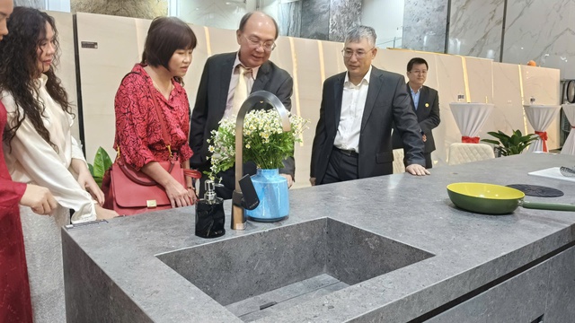 Royal mở rộng hệ thống ph&acirc;n phối đ&aacute; nung tại miền Nam - Ảnh 2.