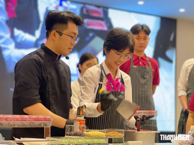 Doanh nghiệp F&B vào tận trường nghề 'săn' nhân sự - Ảnh 2.