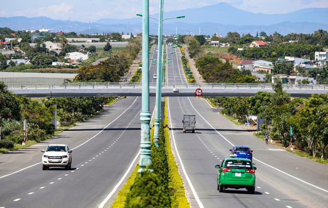 Khởi c&ocirc;ng cao tốc T&acirc;n Ph&uacute; - Bảo Lộc th&uacute;c đẩy ph&aacute;t triển kinh tế L&acirc;m Đồng- Ảnh 5.